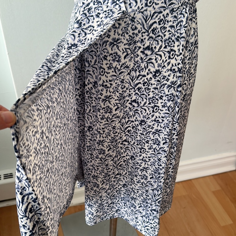 Banana Republic floral print wrap dress small - Picture 4 of 9